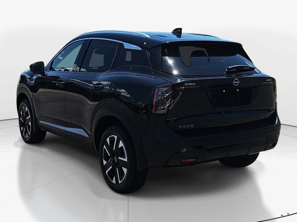 Used 2025 Nissan Kicks SR FWD image 8