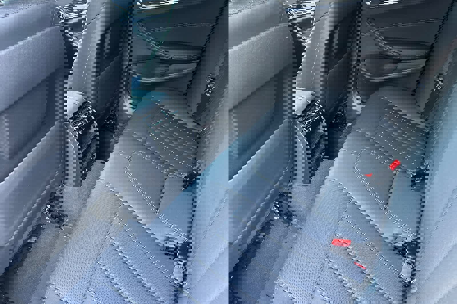 Certified 2023 BMW 530e w/ Convenience Package image 4