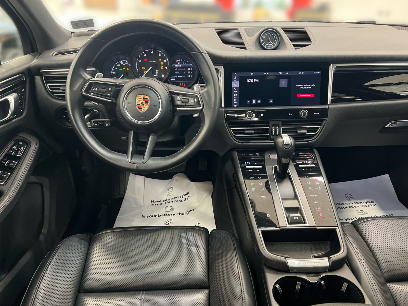 Used 2024 Porsche Macan AWD/4WD image 23