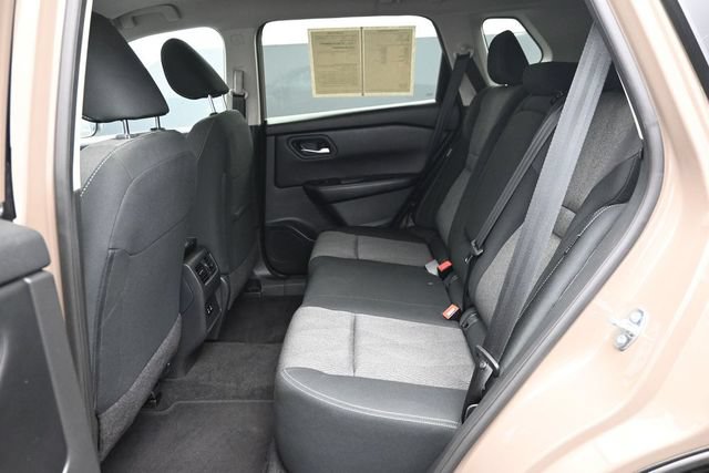 Used 2024 Nissan Rogue SV FWD image 9