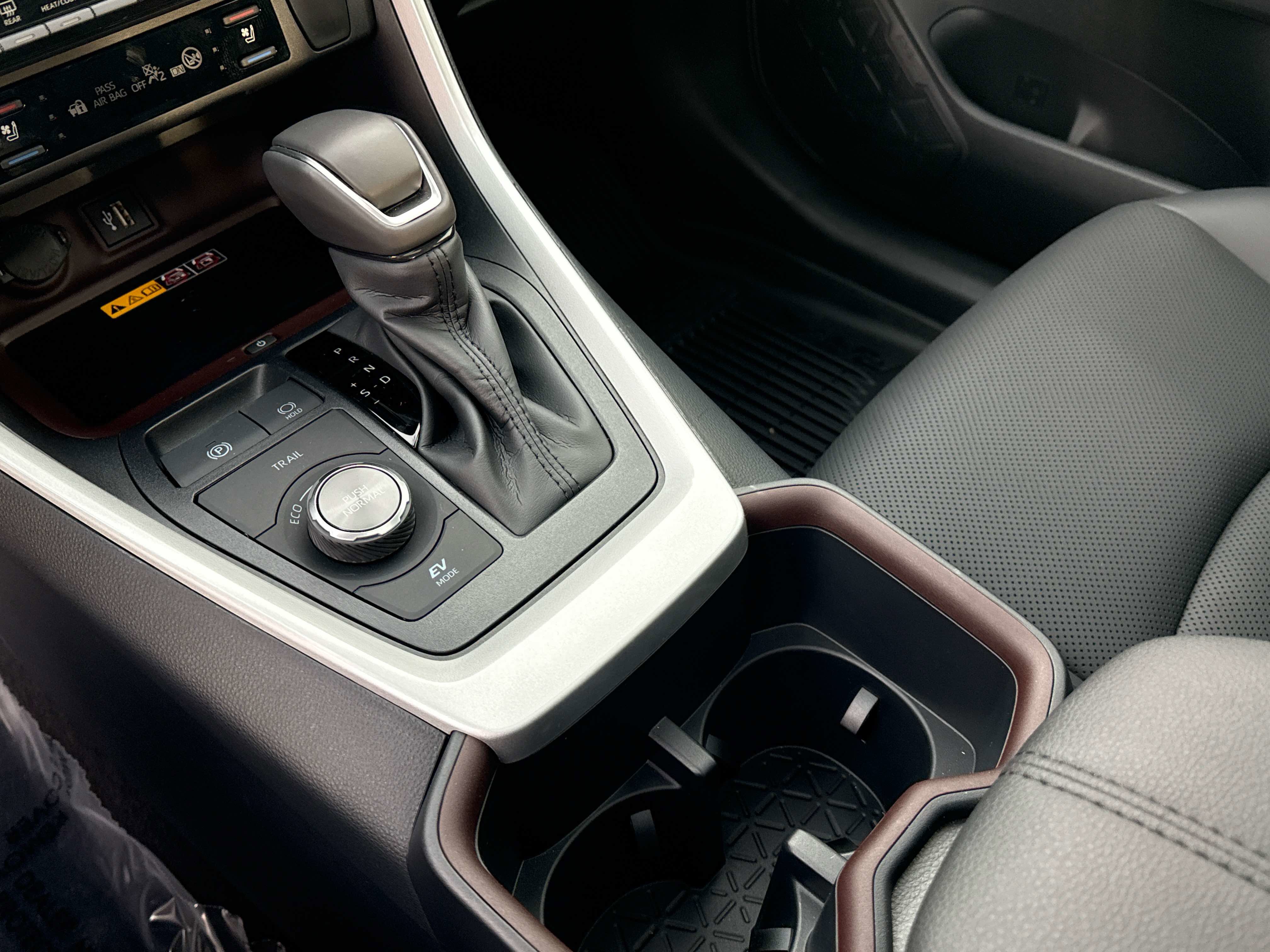 Used 2025 Toyota RAV4 Limited image 22