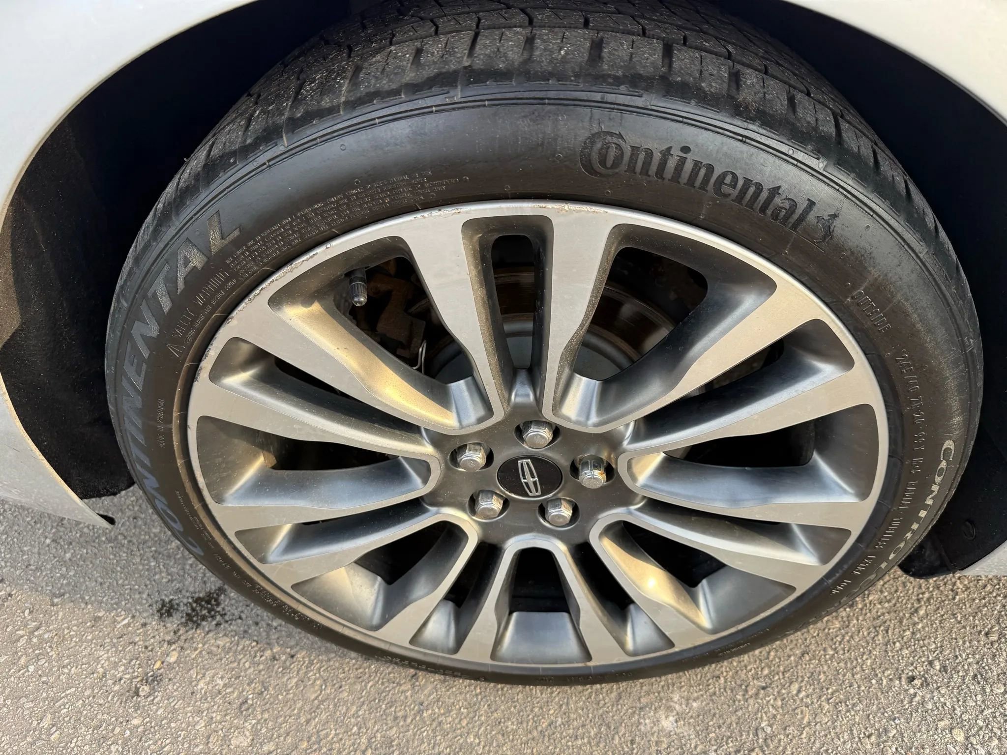 Used 2017 Lincoln Continental Select w/ Climate Package image 11