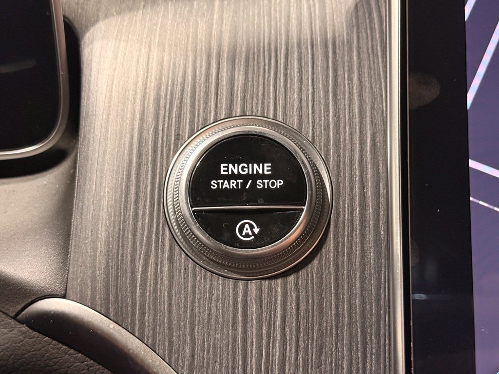 Used 2024 Mercedes-Benz GLC 300 4MATIC image 23