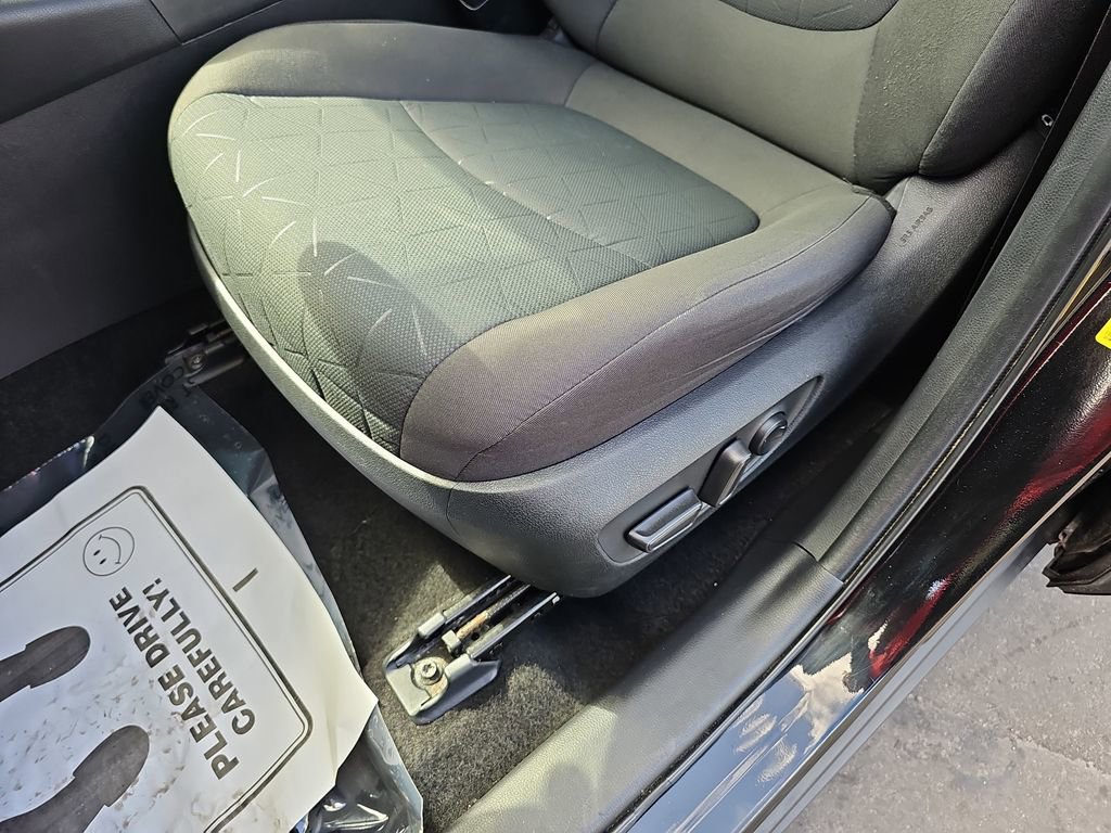 Used 2023 Toyota RAV4 XLE FWD image 33