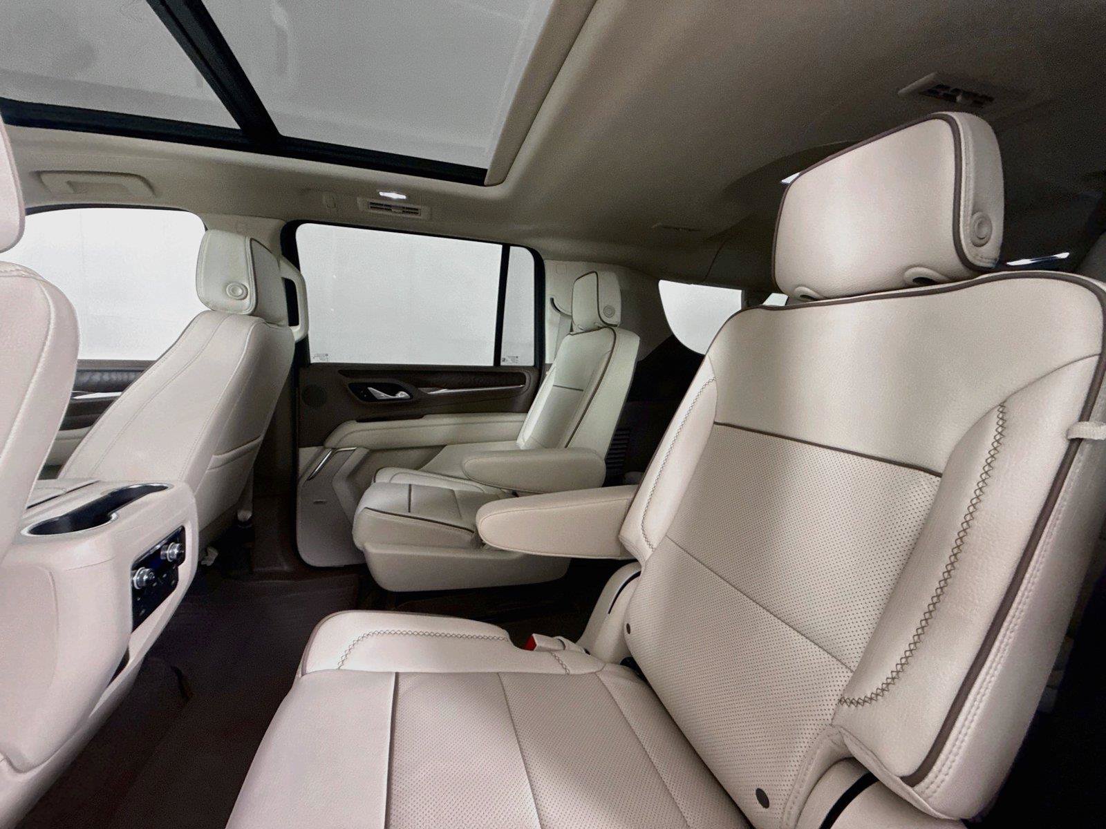 Used 2024 GMC Yukon XL Denali AWD/4WD image 30
