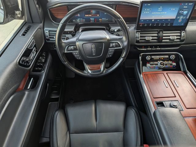 Used 2022 Lincoln Navigator Reserve image 12