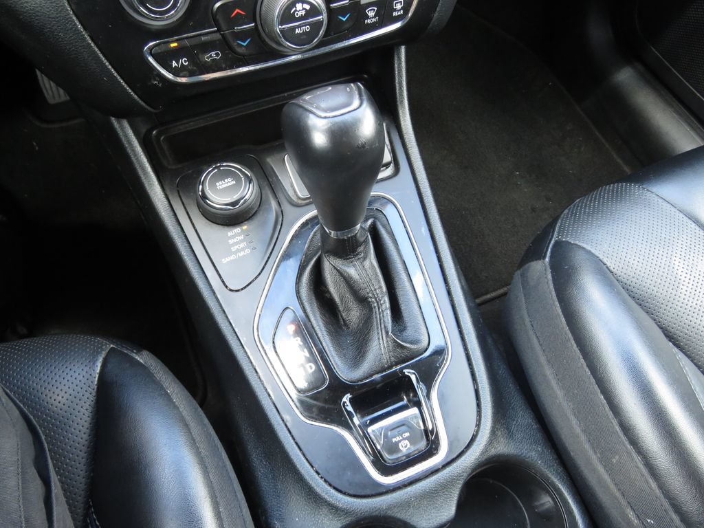 Used 2022 Jeep Cherokee Limited AWD/4WD image 24