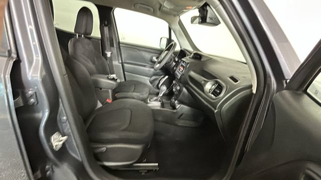 Used 2023 Jeep Renegade Latitude AWD/4WD image 30