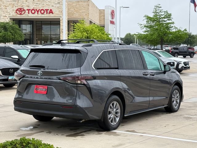 Used 2025 Toyota Sienna LE AWD/4WD image 5