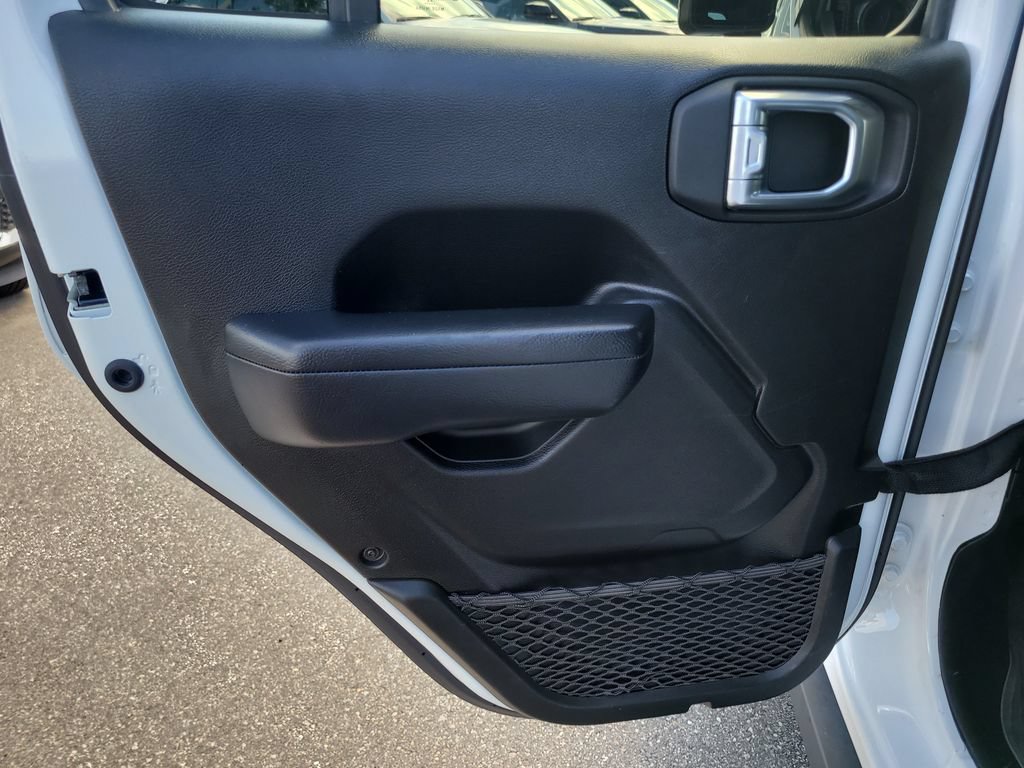Used 2022 Jeep Gladiator Sport AWD/4WD image 9