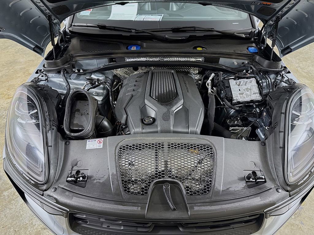 Used 2024 Porsche Macan image 40