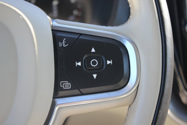 Used 2018 Volvo XC60 T6 Momentum w/ Advanced Package image 15