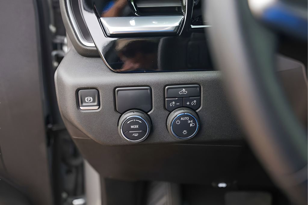 Used 2025 Chevrolet Silverado 1500 LT RWD image 20