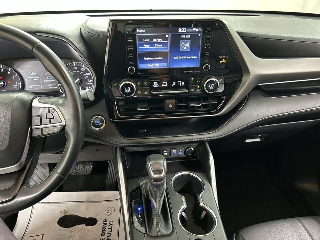 Used 2022 Toyota Highlander XLE AWD/4WD image 18