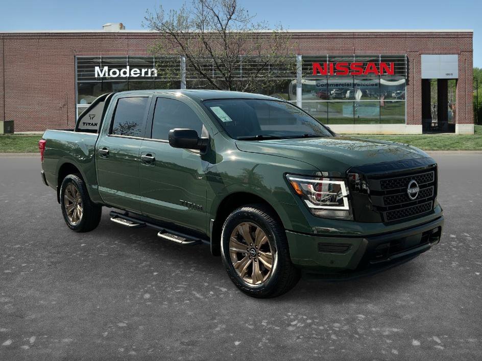 Used 2024 Nissan Titan SV w/ SV Bronze Edition Package image 5