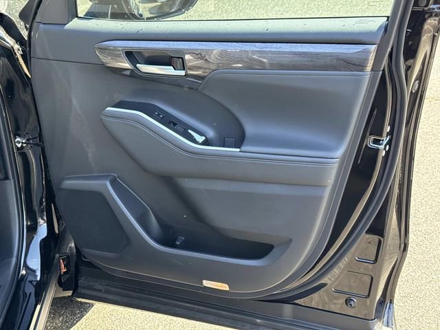 Used 2026 Toyota Highlander Platinum AWD/4WD image 8