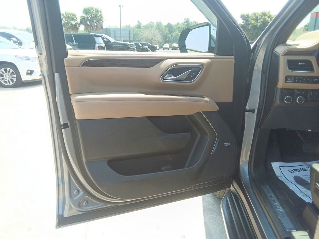 Used 2021 Chevrolet Tahoe Premier w/ Premium Package AWD/4WD image 15