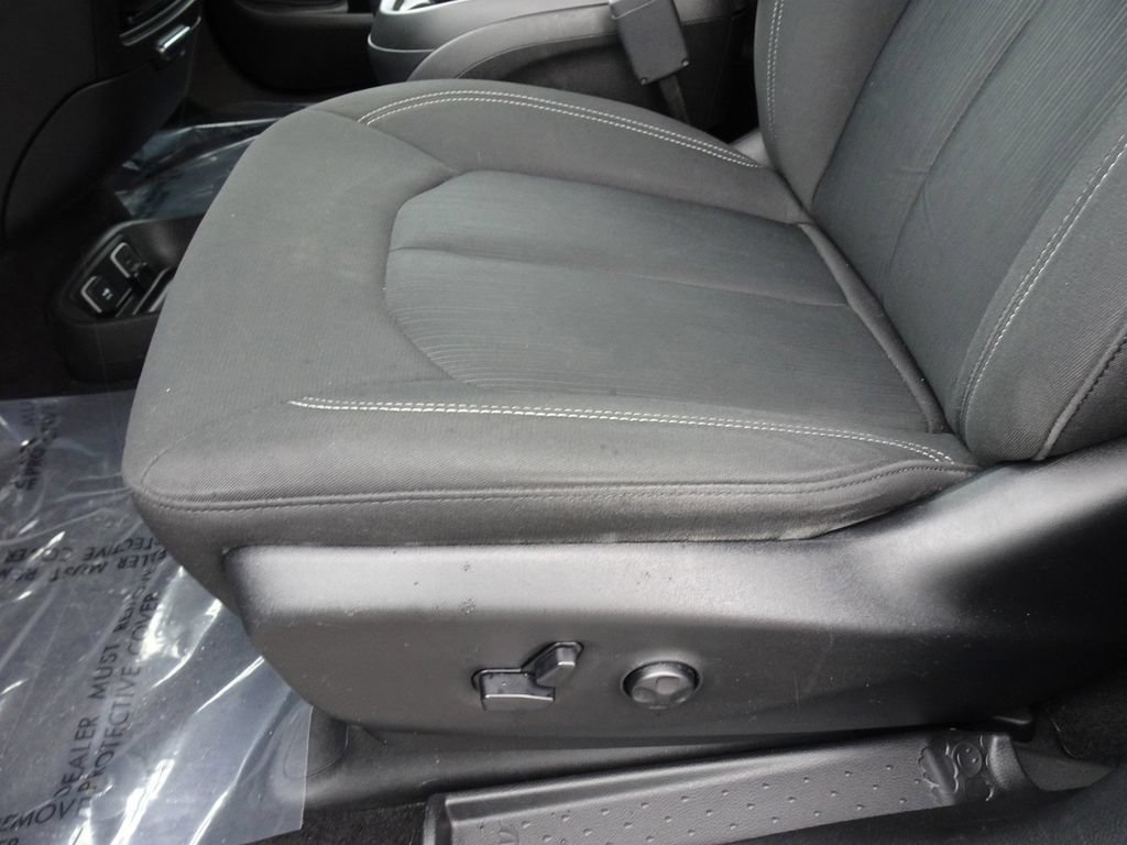 Used 2019 Chrysler Pacifica Touring Plus w/ S Appearance Package FWD image 9