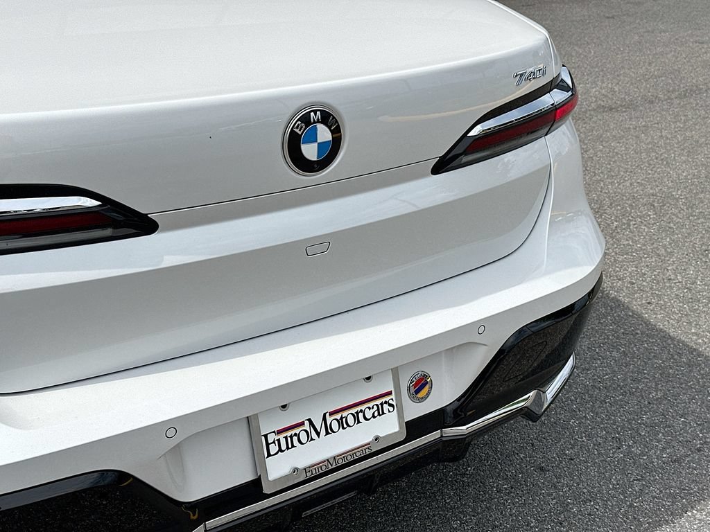 Used 2023 BMW 740i RWD image 34