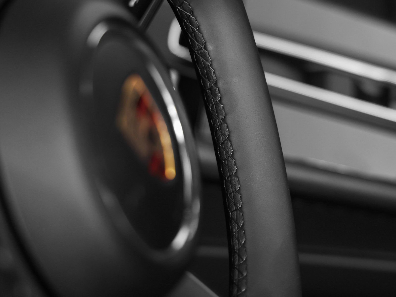 Certified 2025 Porsche Macan AWD/4WD image 28