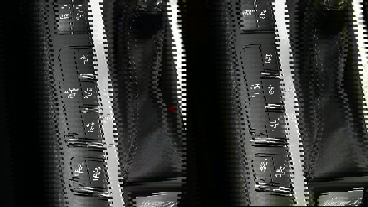 Used 2021 Porsche Macan Turbo w/ Premium Package Plus (PF0) image 23