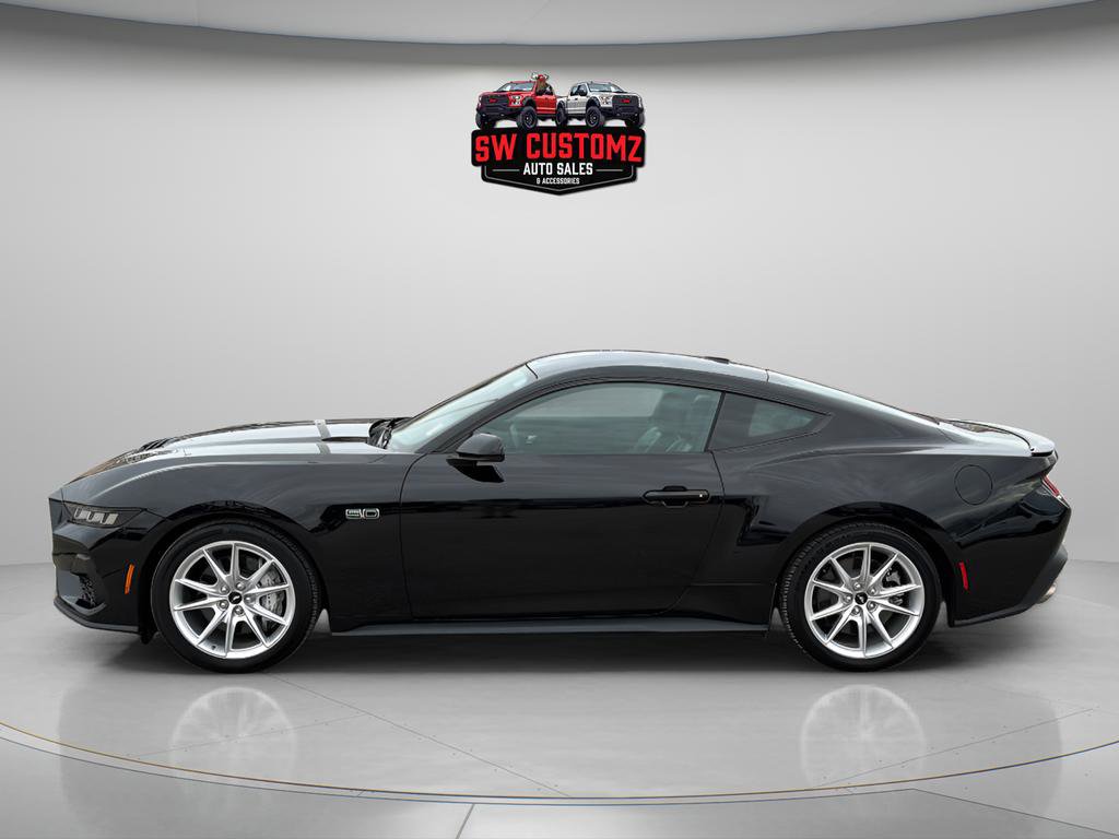 Used 2024 Ford Mustang GT Premium image 4