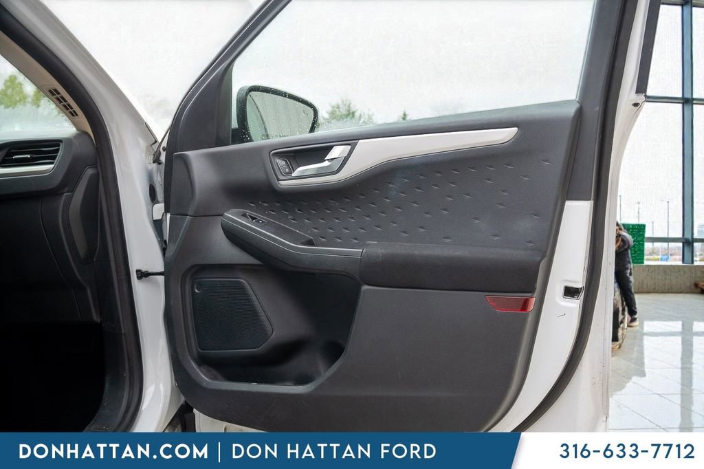 Used 2020 Ford Escape SE image 18