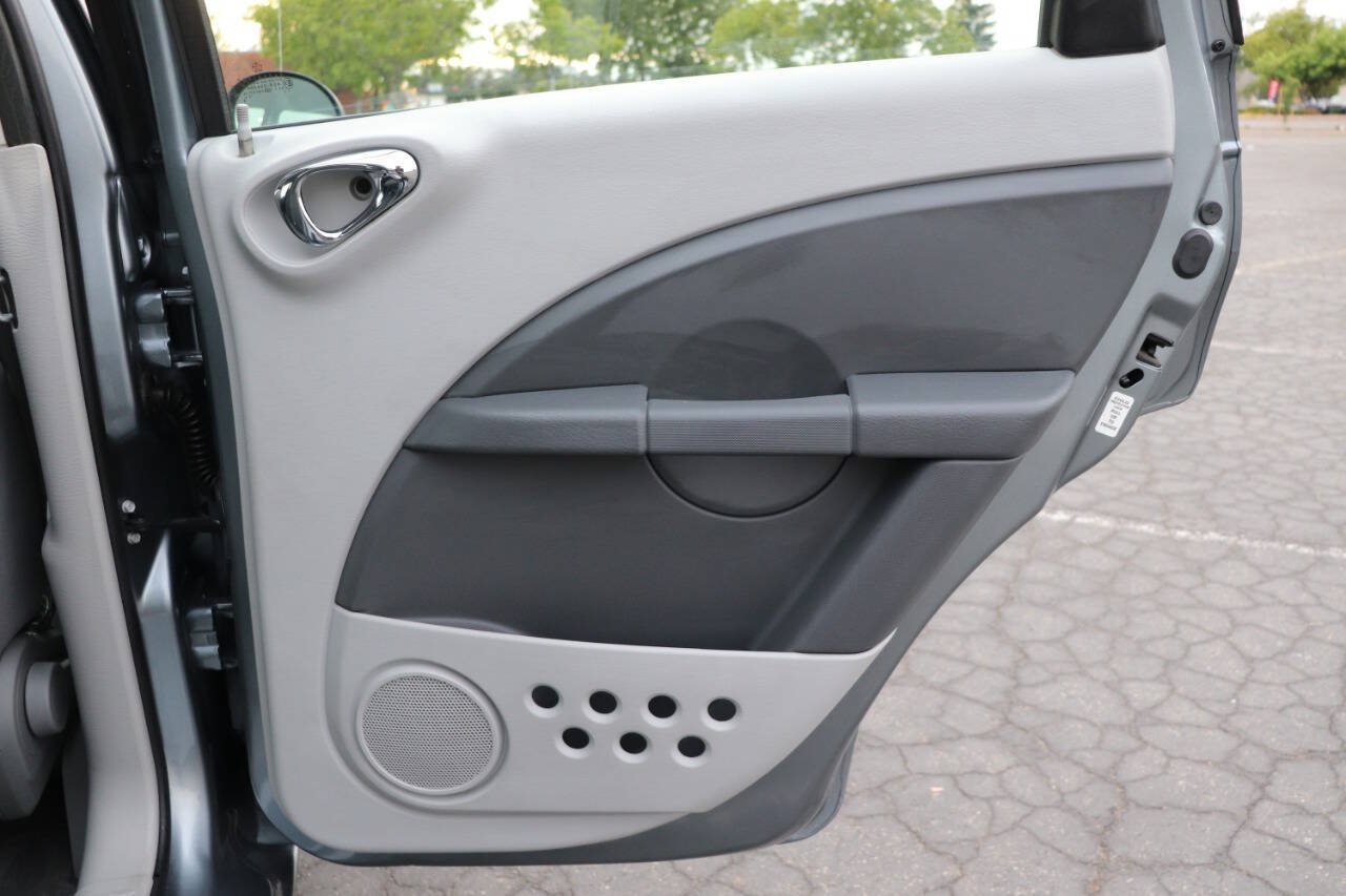 Used 2009 Chrysler PT Cruiser FWD image 25