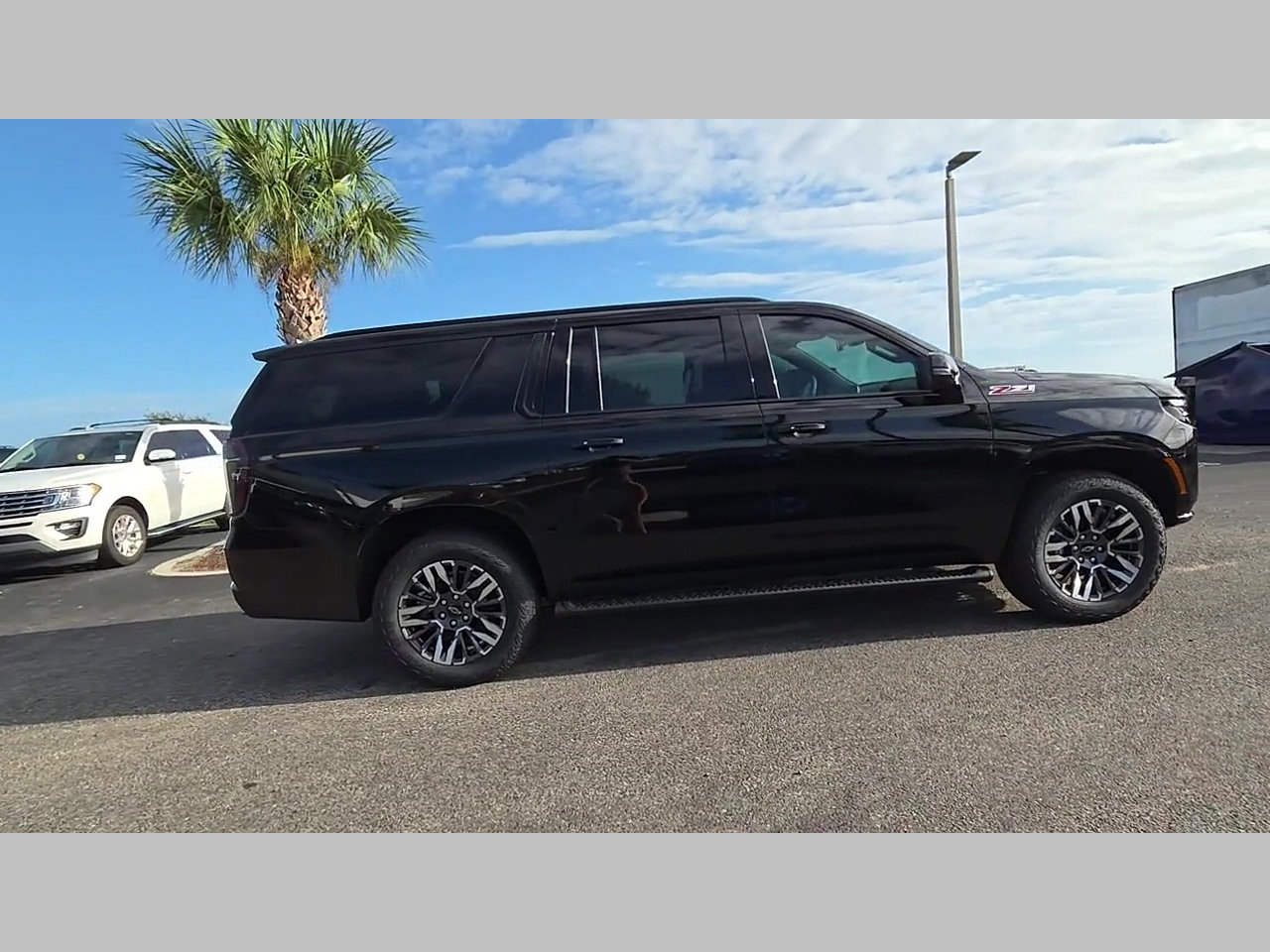 New 2026 Chevrolet Suburban Z71 w/ Z71 Off-Road Package AWD/4WD image 19