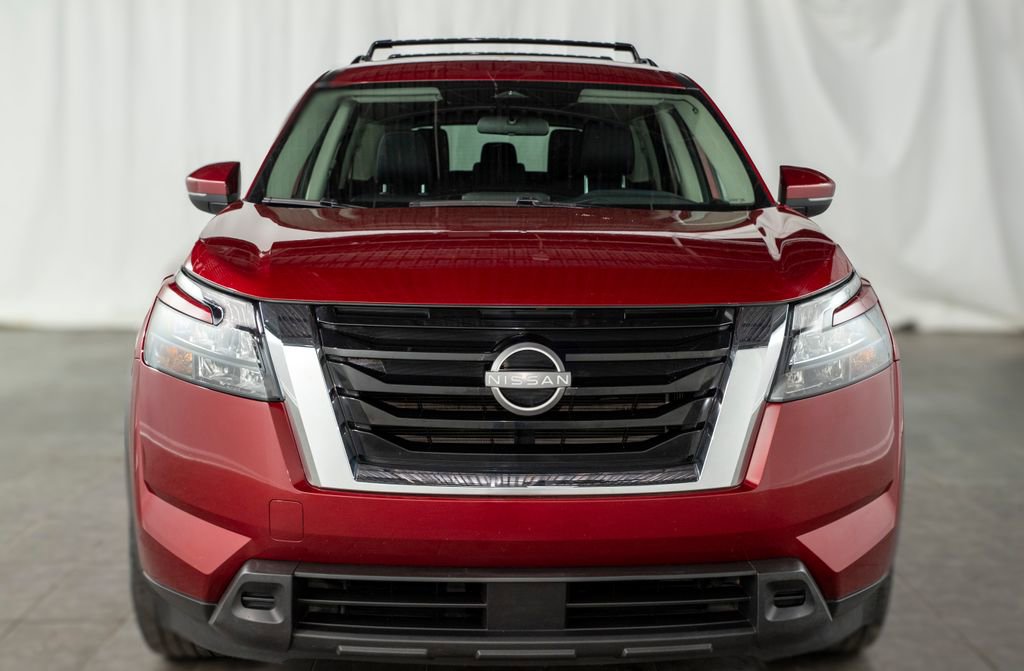 Used 2023 Nissan Pathfinder SV image 2