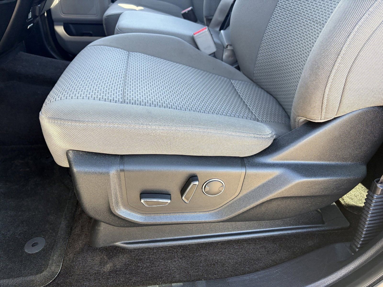 Used 2017 Ford F150 XLT w/ Equipment Group 302A Luxury AWD/4WD image 22