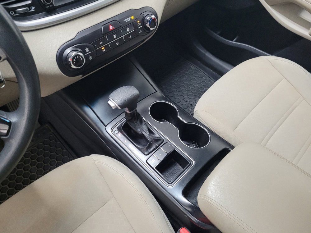 Used 2020 Kia Sorento LX FWD image 26
