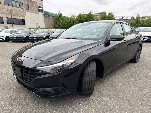 Certified 2023 Hyundai Elantra SEL w/ Cargo Package FWD image 3