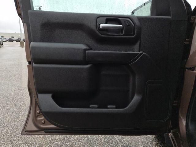 Used 2019 Chevrolet Silverado 1500 Custom w/ Custom Value Package AWD/4WD image 12