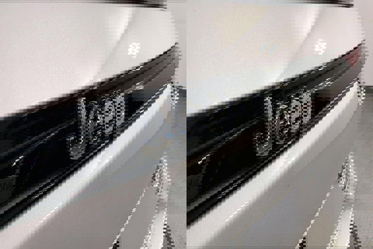 Used 2022 Jeep Grand Cherokee Overland w/ Luxury Tech Group IV image 30