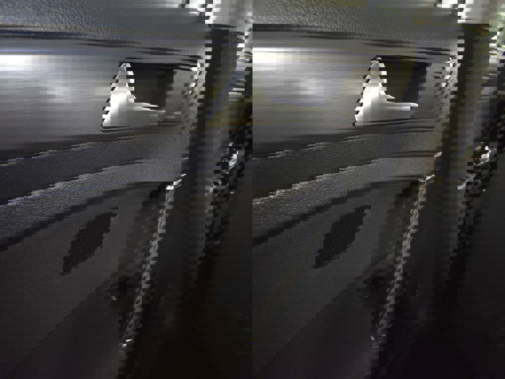 Used 2019 Volkswagen e-Golf SE image 26