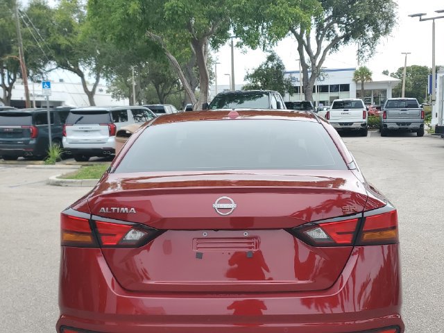 Used 2025 Nissan Altima 2.5 SR w/ SR Premium Package FWD image 13