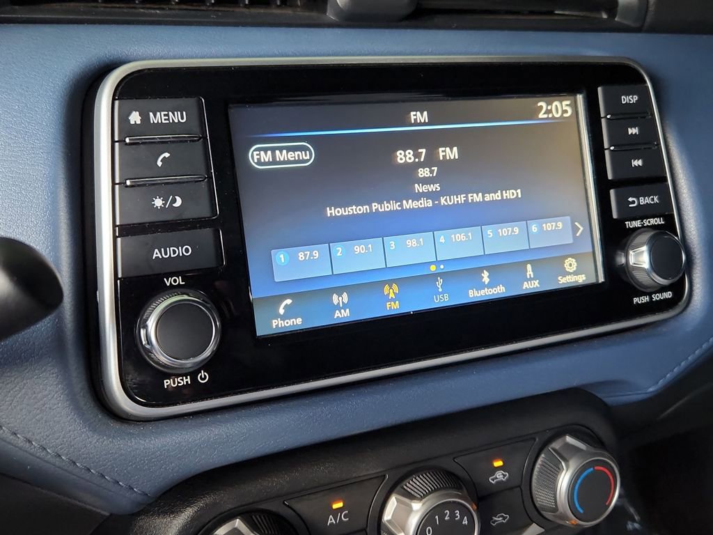 Used 2025 Nissan Versa SV image 17