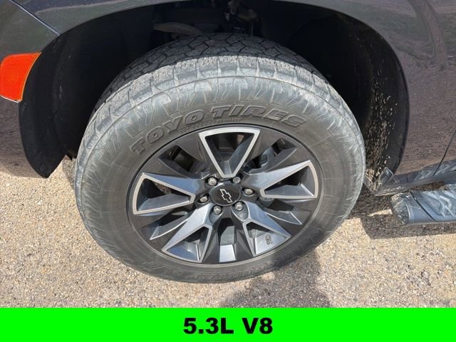 Used 2022 Chevrolet Tahoe Z71 w/ Luxury Package AWD/4WD image 3