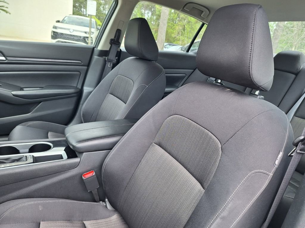 Used 2024 Nissan Altima 2.5 SV FWD image 11
