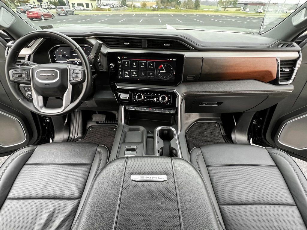 Used 2025 GMC Sierra 2500 Denali image 3