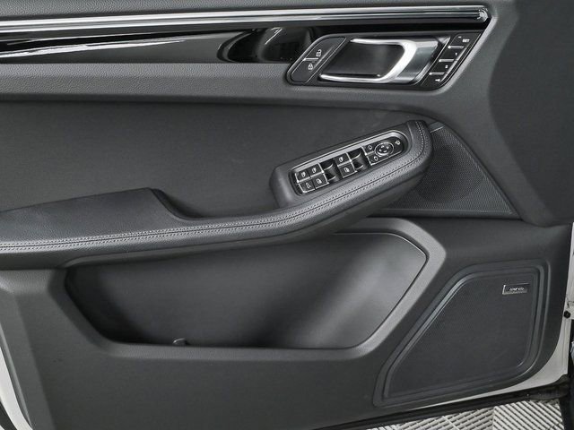 New 2026 Porsche Macan image 6
