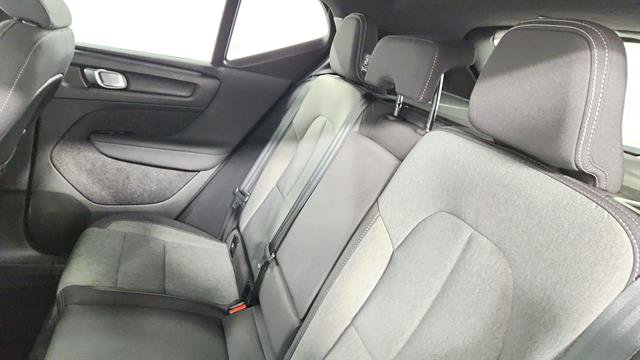 Used 2024 Volvo XC40 B5 Core image 22