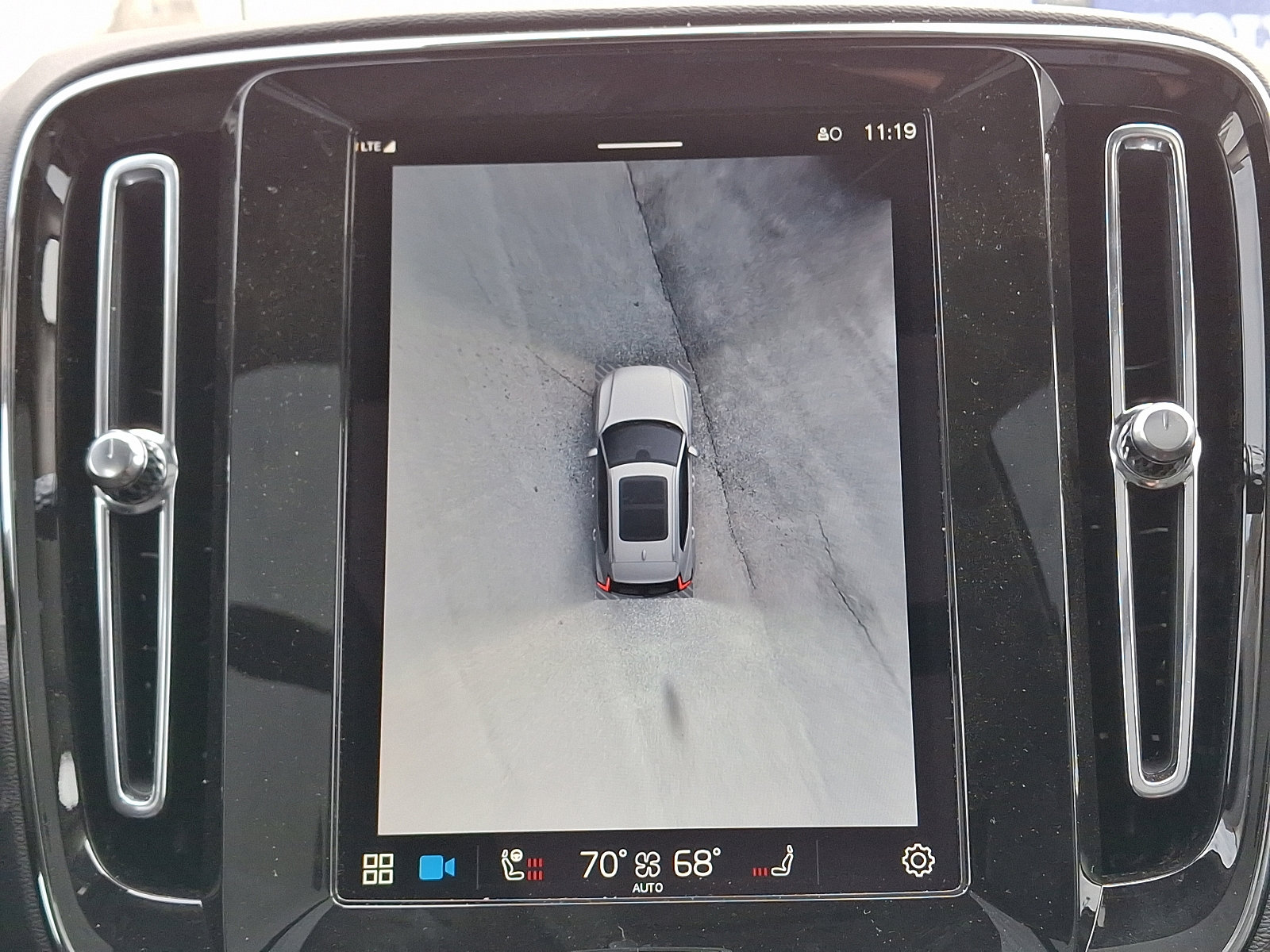 Used 2025 Volvo XC40 B5 Ultra w/ Climate Package image 14