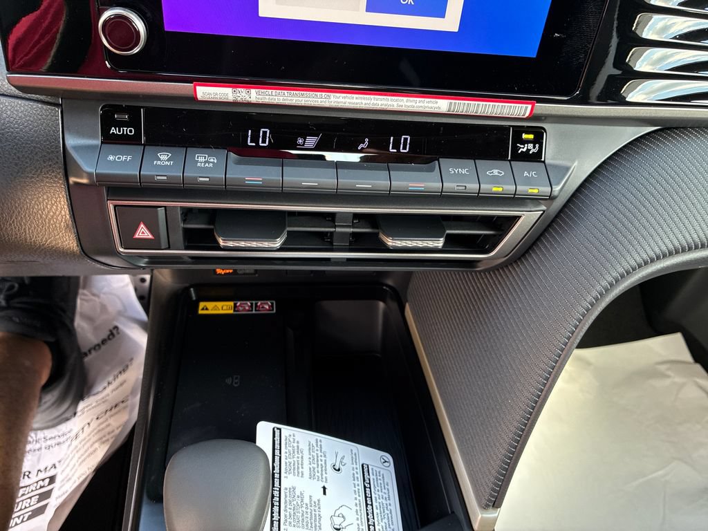 New 2026 Toyota Camry Hybrid FWD image 24