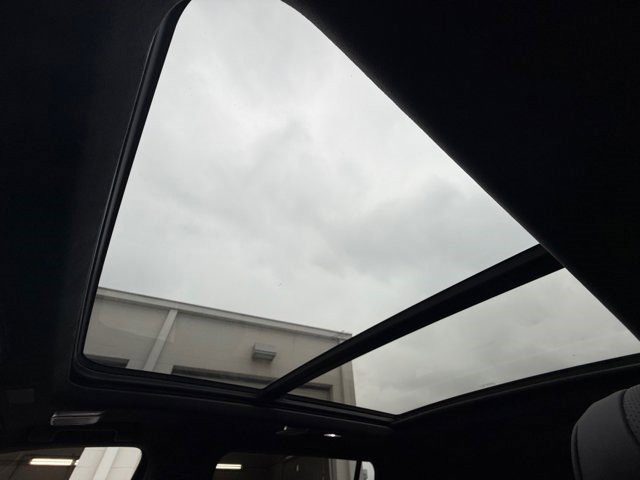 Certified 2025 Cadillac Escalade ESV V AWD/4WD image 7
