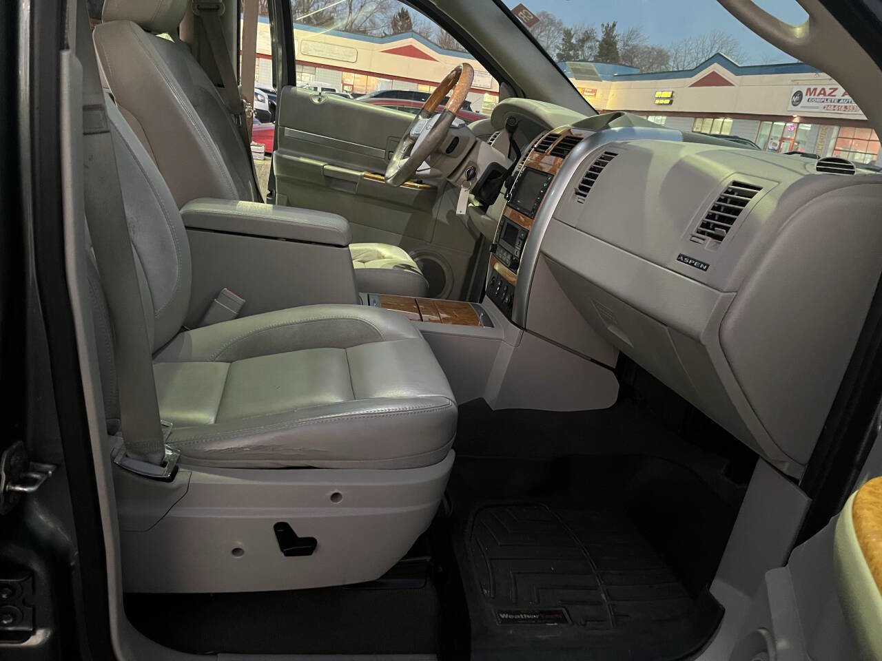 Used 2009 Chrysler Aspen Limited w/ Trailer Tow Group image 17