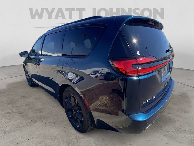 Used 2025 Chrysler Pacifica Limited FWD image 7