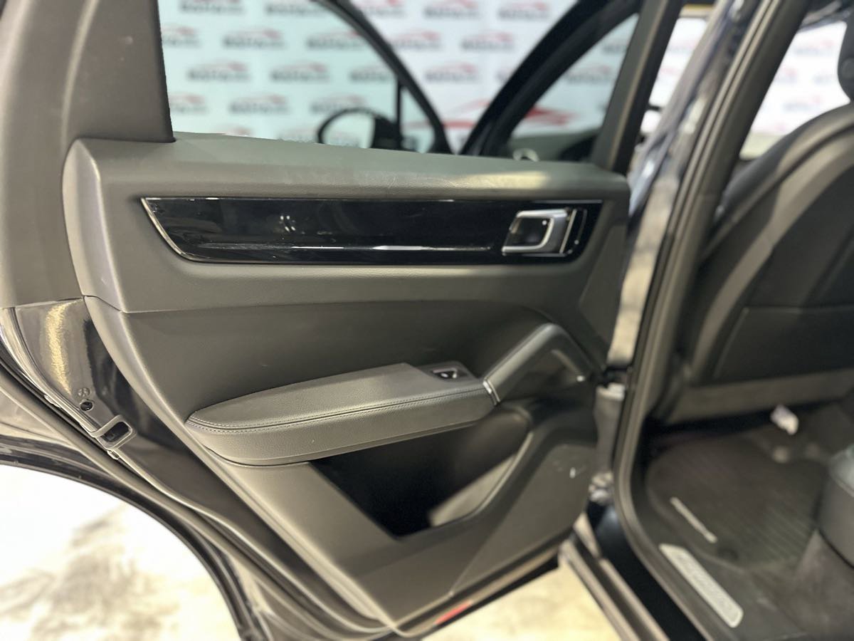 Used 2021 Porsche Cayenne image 55