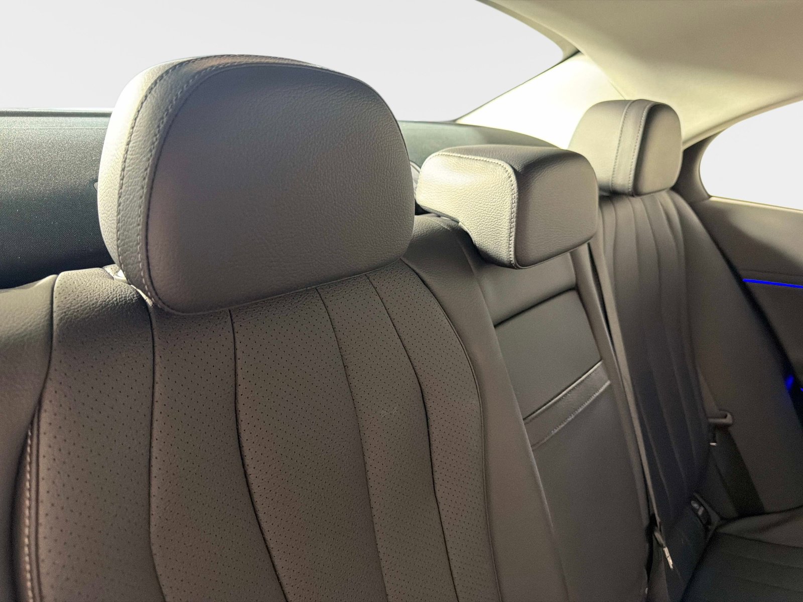 Used 2025 Mercedes-Benz E 350 Sedan image 28